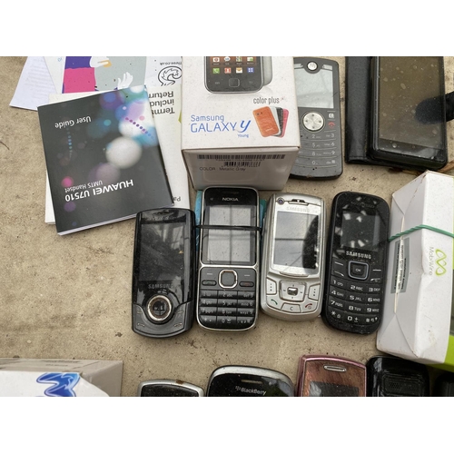 1255 - AN ASSORTMENT OF MOBILE PHONES TO INCLUDE A BLACKBERRY AND A NUMBER OF SAMSUNGS ETC