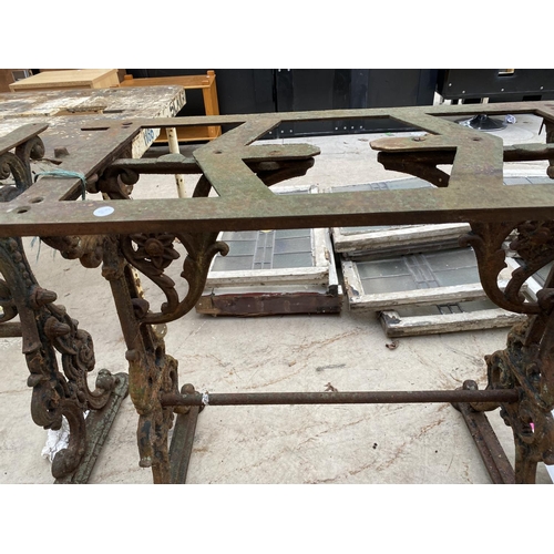 1256 - A VINTAGE AND DECORATIVE CAST IRON TABLE BASE