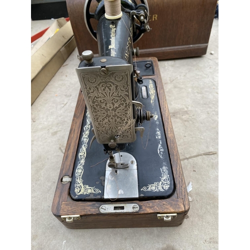 1289 - A VINTAGE SINGER SEWING MACHINE COMPLETE WITH CASE