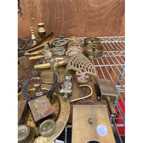 1217 - A LARGE COLLECTION OF BRASS ITEMS TO INCLUDE CANDLESTICKS, HORSE BRASSES AND TRIVET STAND ETC