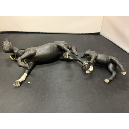 706 - A BESWICK BLACK BEAUTY AND HER FOAL