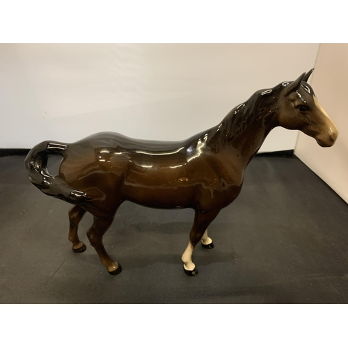 724 - A BESWICK SWISHING TAIL HORSE IN BROWN GLOSS