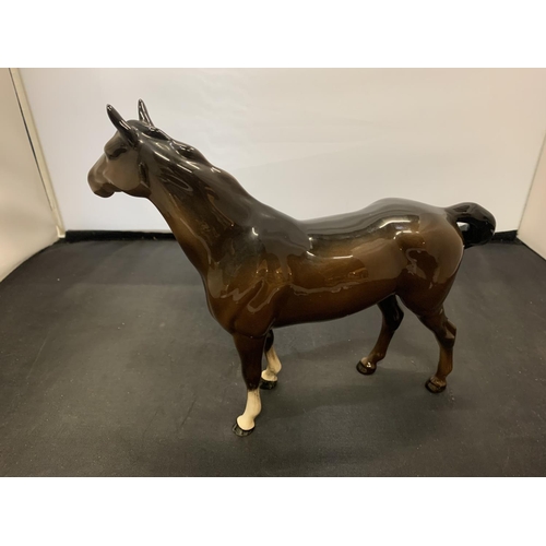 724 - A BESWICK SWISHING TAIL HORSE IN BROWN GLOSS