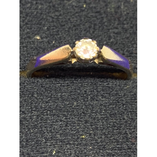 574 - A 9 CARAT GOLD RING WITH A DIAMOND SOLITAIRE SIZE O/P GROSS WEIGHT APPROXIMATELY 1.9 GRAMS