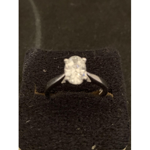 576 - AN 18 CARAT WHITE GOLD DIAMOND RING HALLMARKED IN THE UK AS 18 CARAT TOTAL GOLD WEIGHT 3.5 GRAMS DIA... 