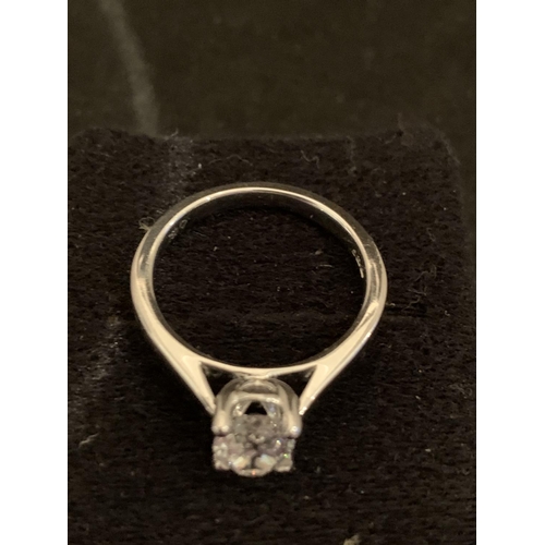 576 - AN 18 CARAT WHITE GOLD DIAMOND RING HALLMARKED IN THE UK AS 18 CARAT TOTAL GOLD WEIGHT 3.5 GRAMS DIA... 