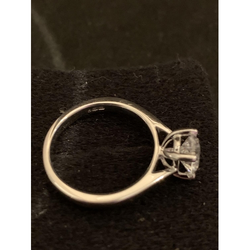 576 - AN 18 CARAT WHITE GOLD DIAMOND RING HALLMARKED IN THE UK AS 18 CARAT TOTAL GOLD WEIGHT 3.5 GRAMS DIA... 