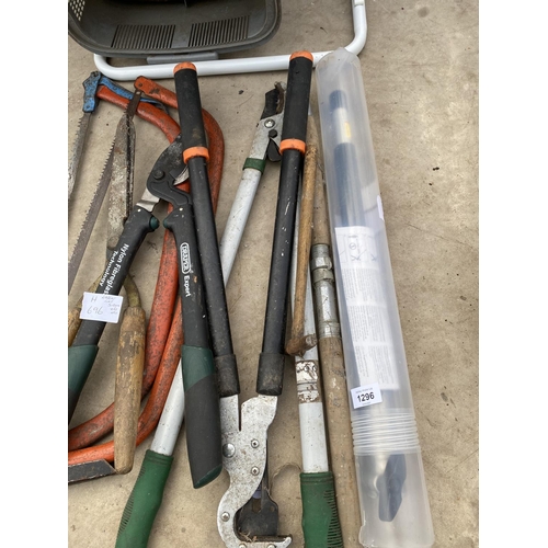 1296 - AN ASSORTMENT OF GARDEN TOOLS TO INCLUDE SAWS, LOPPERS ETC