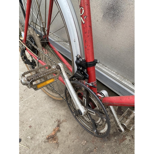 1316 - A VINTAGE HENRY BURTON ROAD RACING BIKE WITH 12 GEARS