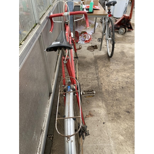 1316 - A VINTAGE HENRY BURTON ROAD RACING BIKE WITH 12 GEARS