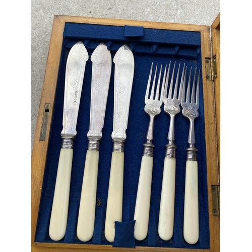 1336 - A SILVER PLATE CANTEEN OF FISH CUTLERY IN A WALNUT DISPLAY BOX