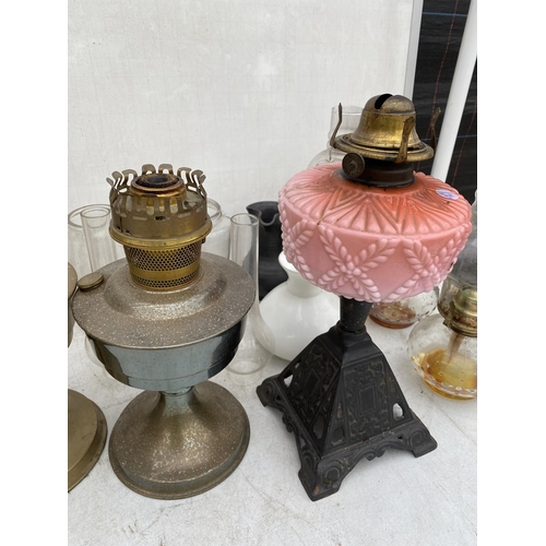 1353 - AN ASSORTMENT OF OIL LAMPS AND OIL LAMP PARTS