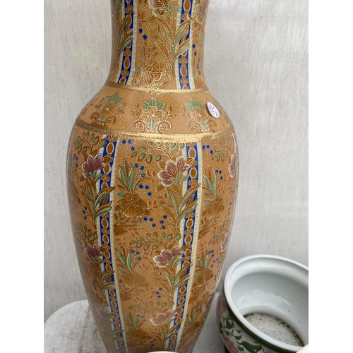 1354 - AN ASSORTMENT OF PLANTERS AND VASES TO INCLUDE A LARGE DECORATIVE VASE