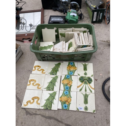 1367 - A LARGE QUANTITY OF DECORATIVE WALL TILES