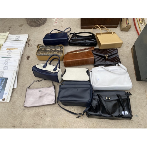 1418 - A LARGE ASSORTMENT OF LADIES HANDBAGS