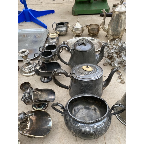 1425 - A LARGE ASSORTMENT OF SILVER PLATE AND PEWTER ITEMS TO INCLUDE TANKARDS, JUGS AND TEAPOTS ETC