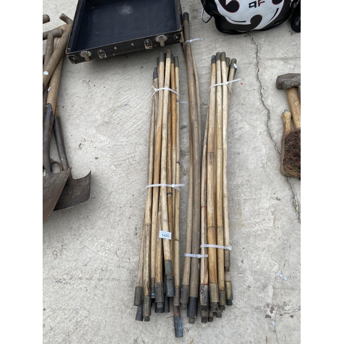 1431 - A LARGE QUANTITY OF VINTAGE WOODEN DRAINING RODS