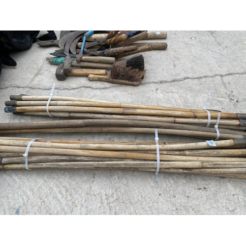 1431 - A LARGE QUANTITY OF VINTAGE WOODEN DRAINING RODS