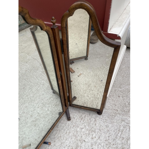 1463 - A DECORATIVE WOODEN FRAMED DRESSING TABLE MIRROR