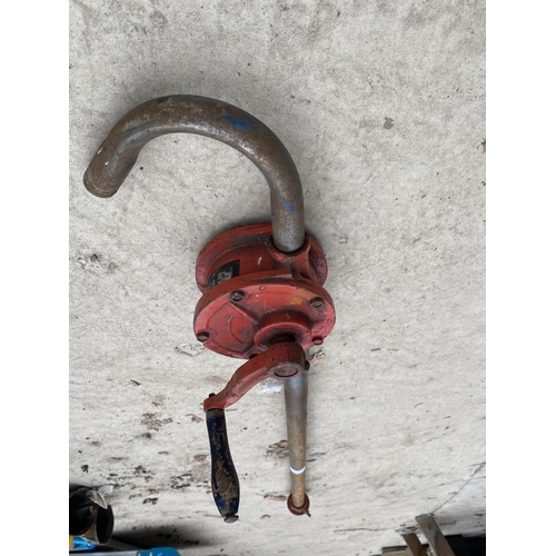 1475 - A MANUAL OIL BARREL PUMP