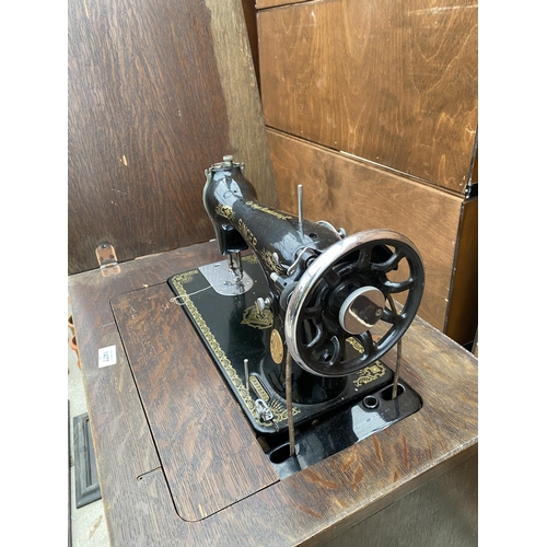 1477 - A VINTAGE SINGER SEWING MACHINE COMPLETE WITH CASE AND ORIGINAL FOOT PEDDLE AND INSTRUCTION MANUAL