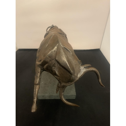 1 - A VERY HEAVY POLISHED STEEL BULL SCULPTURE IN THE ABSTRACT STYLE MOUNTED ON A STONE PLINTH WIDTH 15C... 