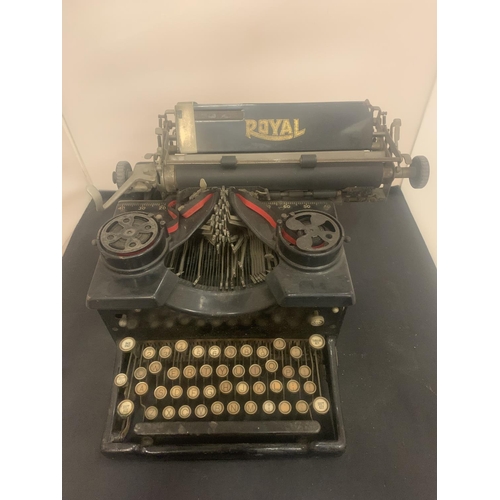 11 - A VERY EARLY VERSION OF A 'ROYAL' MANUAL TYPEWRITER