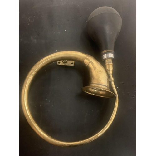 17 - A VINTAGE ' THE GLORIAPHONE' AND A BRASS HORN