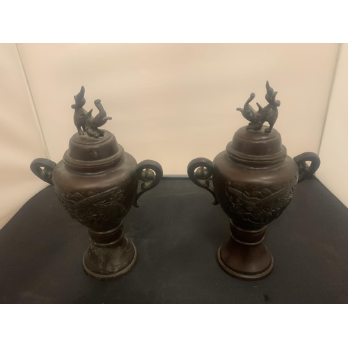 2 - A PAIR OF EARLY BRONZE LIDDED JARS HEIGHT: 26CM