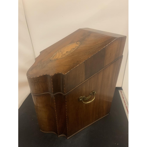 29 - A VINTAGE WOODEN KNIFE BOX WITH INLAY DETAIL