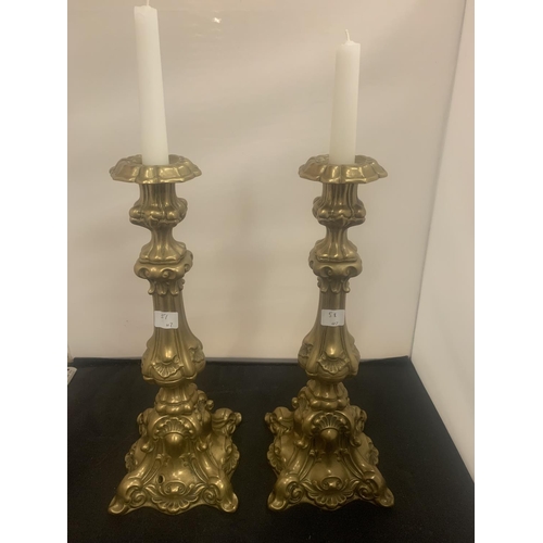 5 - A PAIR OF LARGE CANDLESTICKS HEIGHT: 40CM