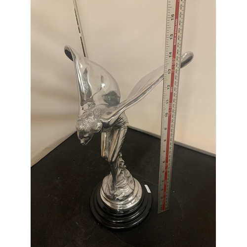 53 - A CHROME 'SPIRIT OF ECSTACY' ON A MARBLE BASE H:35CM