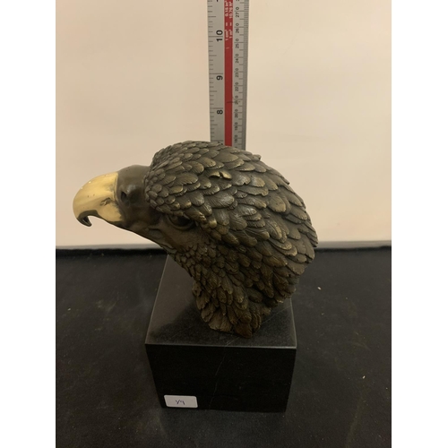 137 - A BRONZE EAGLE HEAD ON A MARBLE BASE