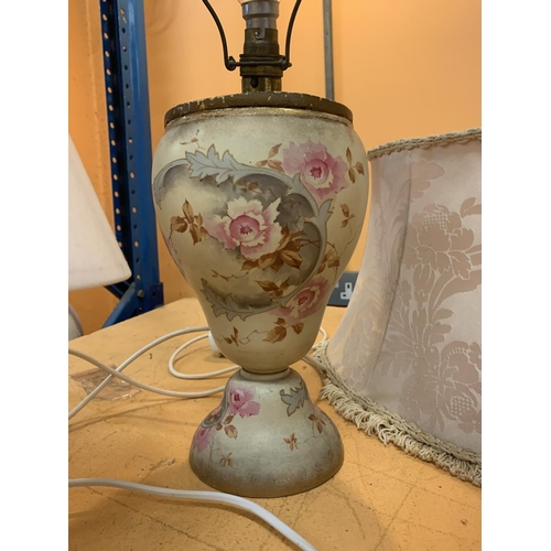 168 - A VINTAGE FLORAL LAMP WITH SHADE AND A PAIR OF PINK BEDSIDE TABLE LAMPS