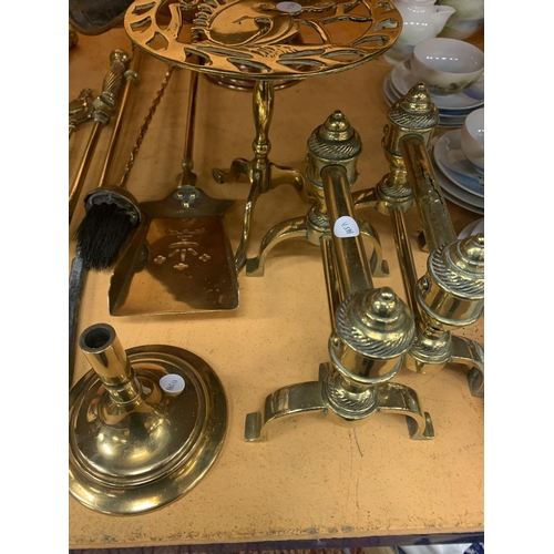 171 - A LARGE QUANTITY OF BRASSWARE TO INCLUDE A COPPER COAL SCUTTLE ETC