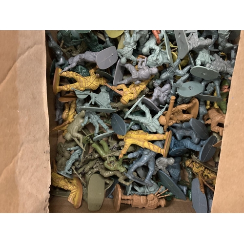 180 - A QUANTITY OF TOY SOLDIERS