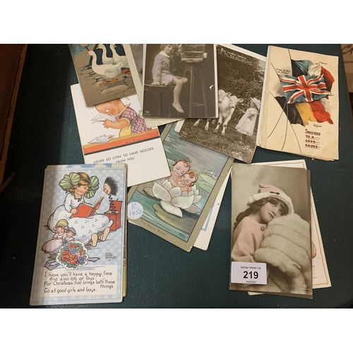 219 - A LARGE QUANTITY OF VINTAGE POSTCARDS TO ALSO INCLUDE AN ALBUM OF CIGARETTE CARDS