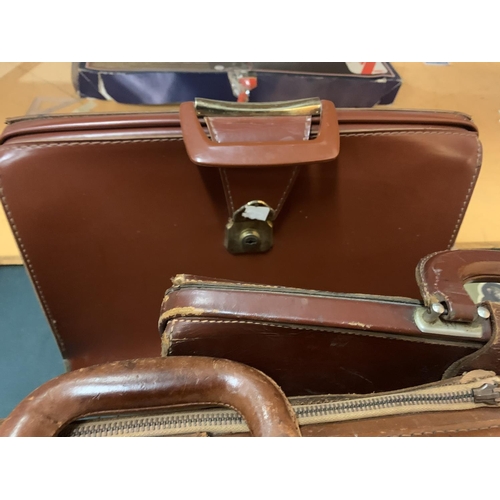 220 - AN ASSORTMENT OF VINTAGE AND LEATHER EFFECT BRIEFCASES