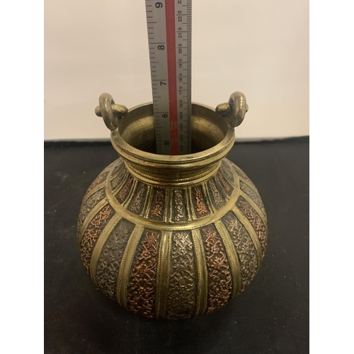 61 - A BRASS AND COPPER TWIN HANDLED POT H:16CM