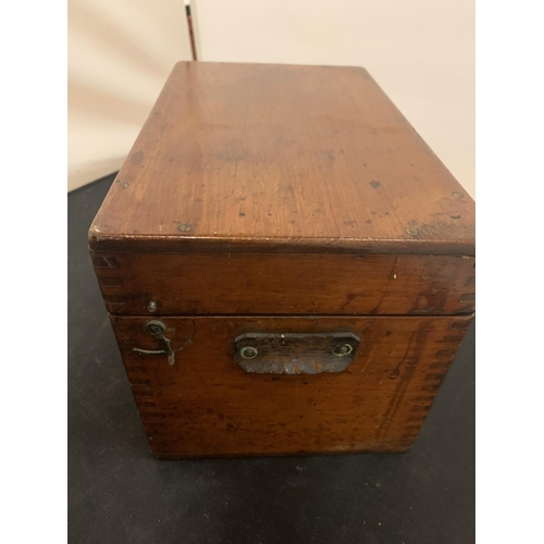 81 - A VINTAGE WOODEN BOX CONTAINING COSTUME JEWELLERY