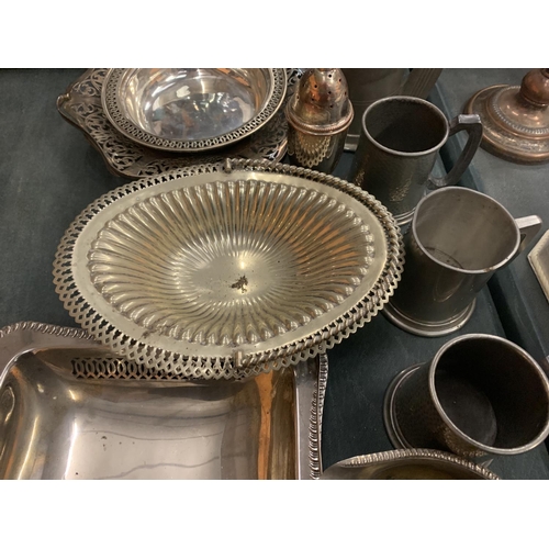 85 - AN ASSORTMENT OF PEWTER AND SILVER PLATE ITEMS TO INCLUDE TANKARDS ETC