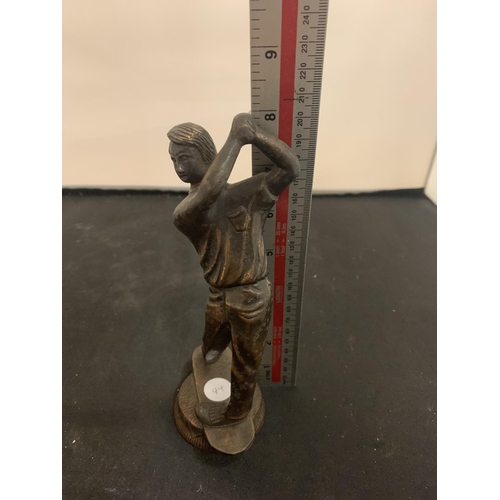 98 - A BRONZE GOLFER FIGURINE H: 20CM