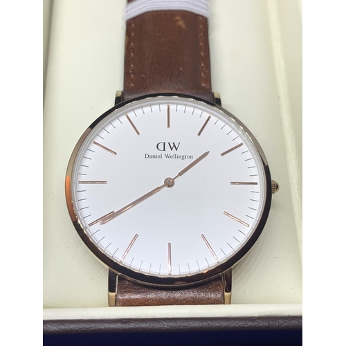 570 - A DANIEL WELLINGTON WRISTWATCH NEW AND BOXED IN WORKING ORDER