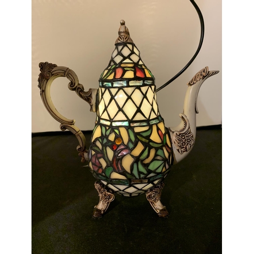 450 - A TIFFANY STYLE TEAPOT LEADED GLASS LAMP HEIGHT 26CM