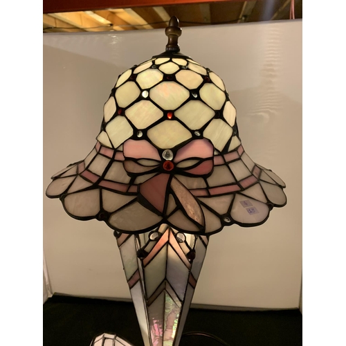 452 - A LARGE TIFFANY STYLE SHOE AND UMBRELLA LEADED GLASS LAMP HEIGHT 57CM