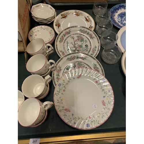 254 - A COLLECTION OF VARIOUS CERAMICS TO INCLUDE PLATES, CUPS, SAUCER, BOWLS AND GLASSES