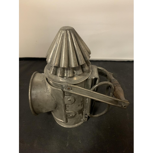 272 - A 1915 REFORM LIGHTING CO LAMP