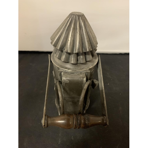 272 - A 1915 REFORM LIGHTING CO LAMP