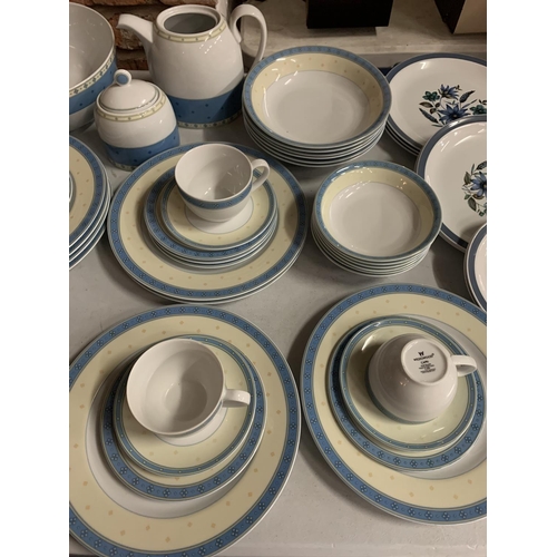 280 - A LARGE COLLECTION OF WEDGWOOD DINNER WARE IN THE 