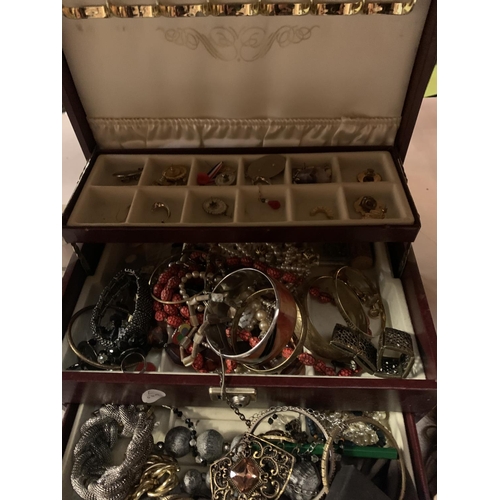 292 - A JEWELLERY BOX WITH COSTUME JEWELLERY AND A PORCELAIN DOLL